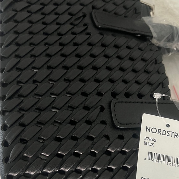 NWT URBAN
EXPRESSIONS
HANDBAGS
Woven Tote Bag Elegant Black Woven,(crossbody) - Picture 8 of 15